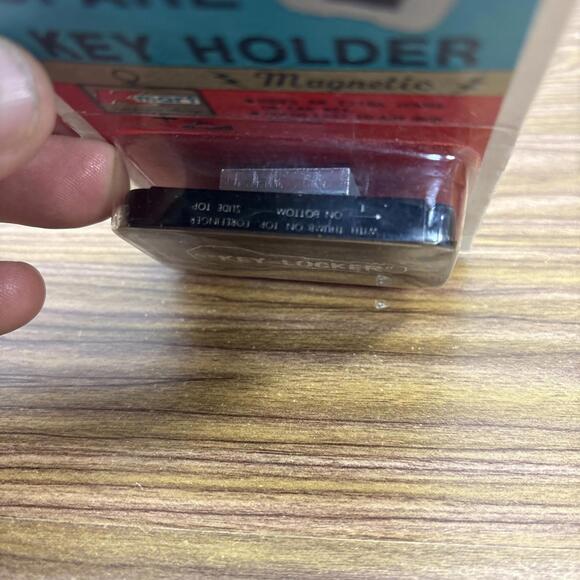 Magnetic Spare Key Holder K96 - Picture 6 of 6